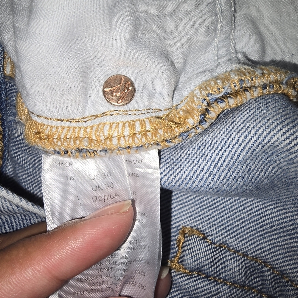 We The Free high-rise, light-wash denim  Size 30 - Picture 9 of 9